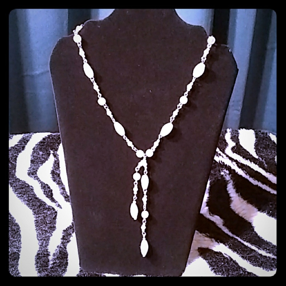 Claire's fashionable necklace